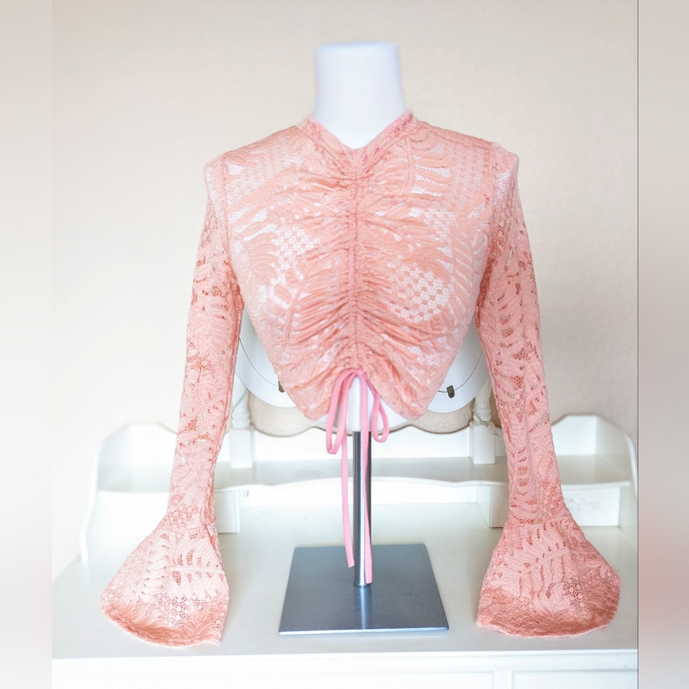 🐰Salmon Pink Bell Sleeve Ruched Crop Top
